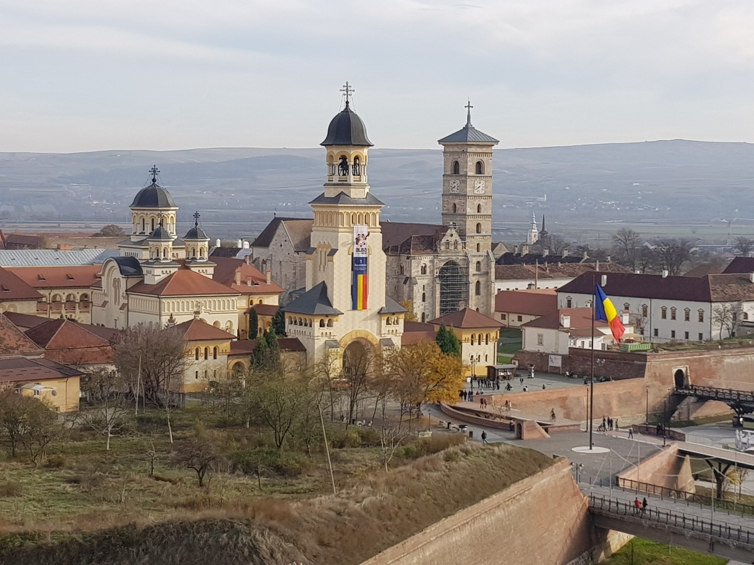 Despre Marea Unire de la 1 Decembrie 1918. Cauze, desfășurare, recunoaștere internațională. Tendințe secesioniste. Documente publicate de profesorul, scriitorul și filosoful Vasile Chira din Sibiu – Cerul, Codrul și Pârăul