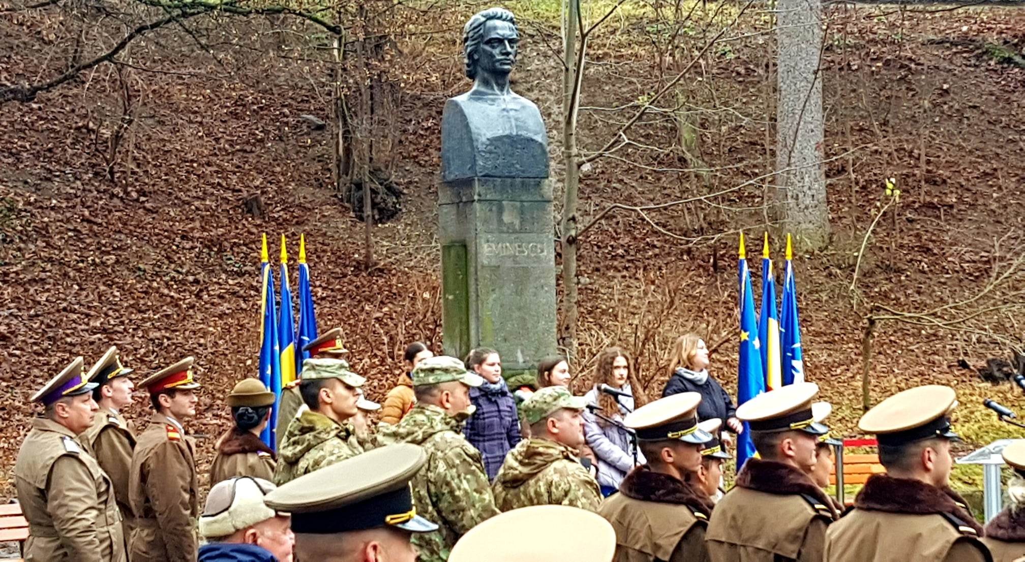 Mihai Eminescu, omagiat la Sibiu de civili și militari. Dacă ați ratat evenimentul din Parcul Sub Arini, Ziua Culturii Române va fi marcată prin alte câteva manifestări locale duminică și luni – Cerul, Codrul și Pârăul