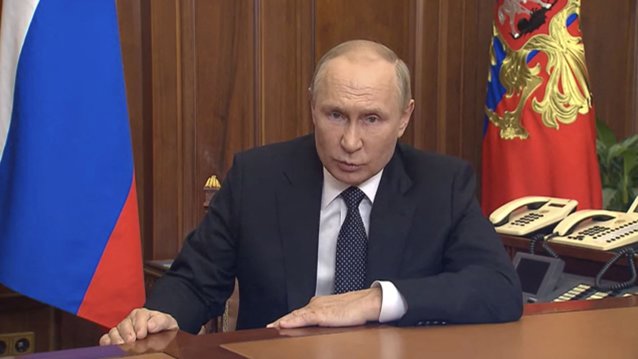 Vladimir Putin va declanşa o nouă ofensivă în Ucraina, cu 300.000 de militari ruşi, în februarie sau martie. Între timp, îşi pregăteşte ţara pentru un RĂZBOI TOTAL cu NATO ce ar putea dura ani de zile, anunţă Bloomberg